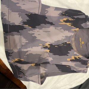 Robert Geller Men's Camouflage Tee - Gray and Gold by Lululemon